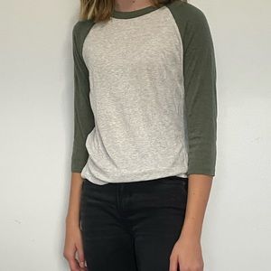 Gray & Green 3/4 shirt - Medium